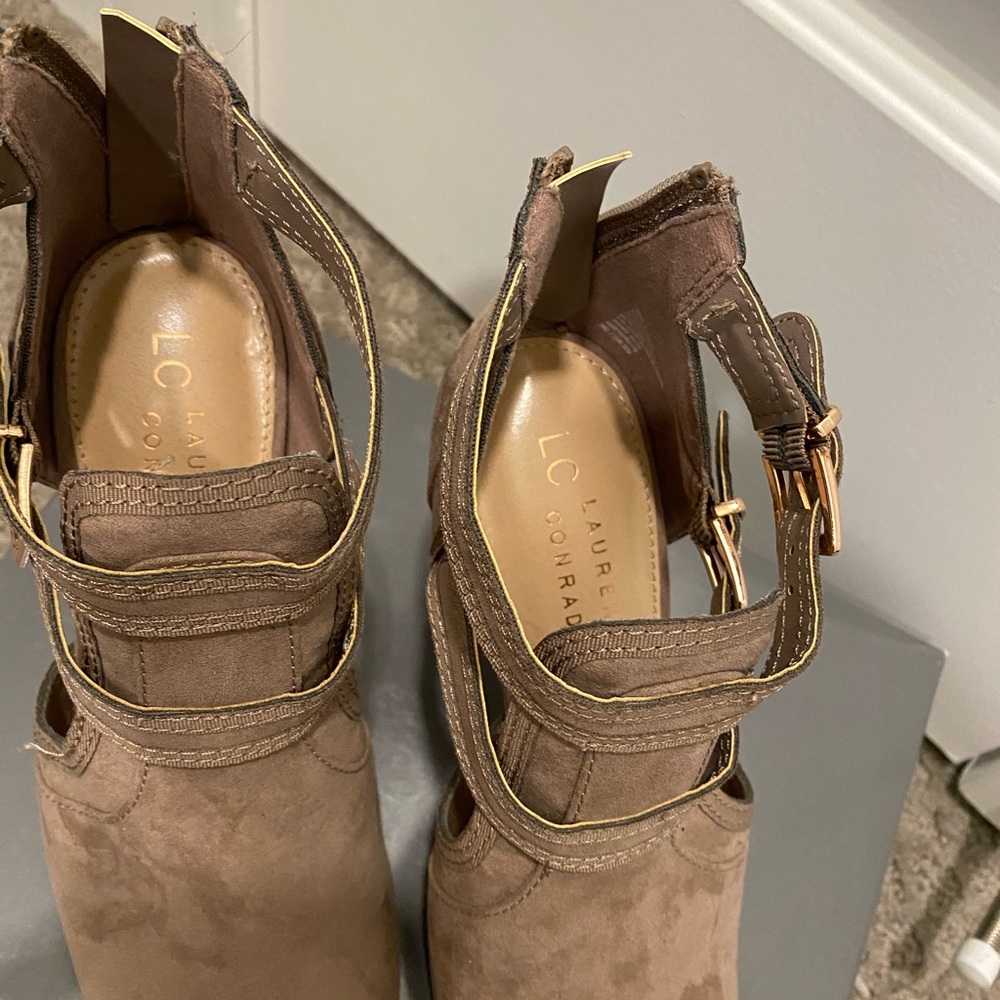 Heels - Picture 2 of 3